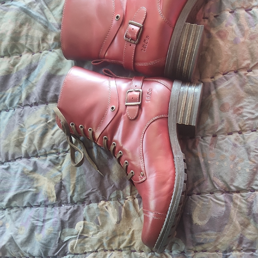 Taos Footwear Burgundy Lace-Up Buckle Ankle Boots